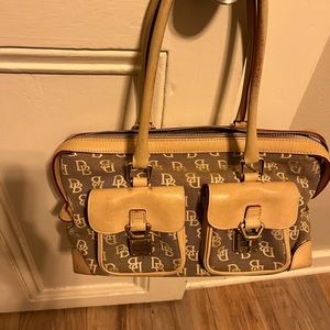 Dooney& Bourke purse 👜